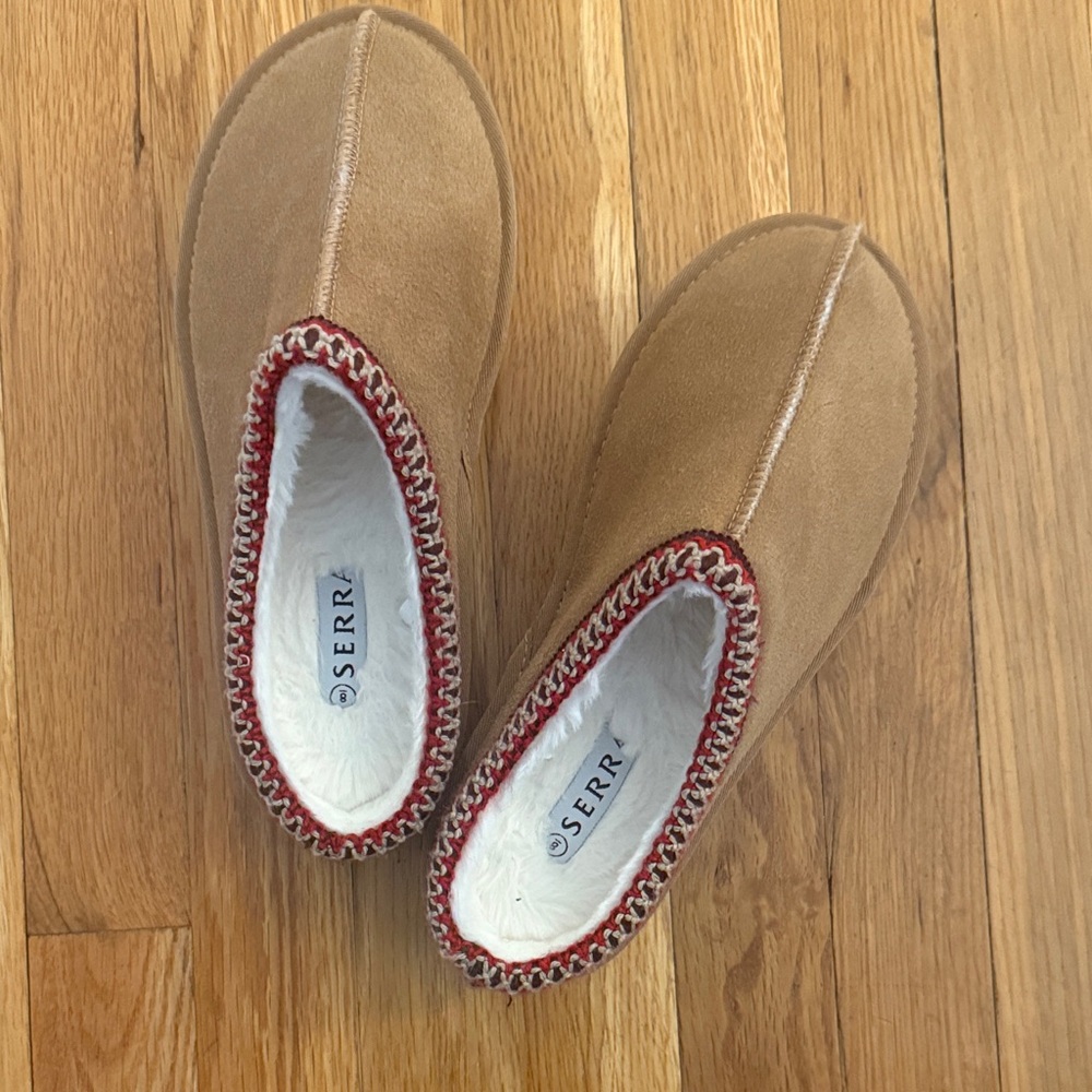Serra Tan Slippers with Red Accents